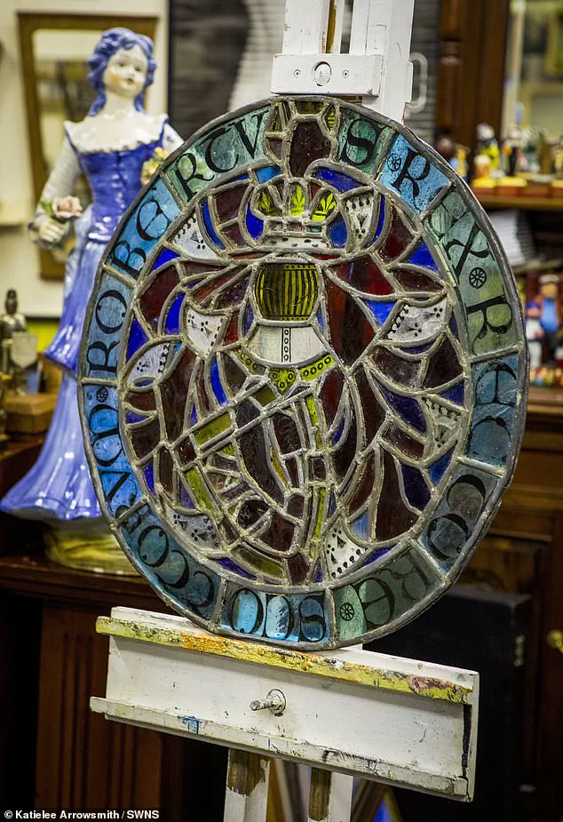 Discovery of Potential 14th-Century Stained Glass Window Linked to Robert the Bruce for Just £20