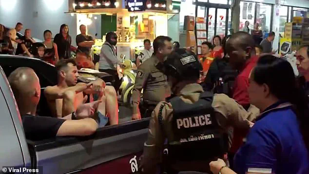 Violent Street Brawl Erupts in Pattaya After Dispute Over Alleged Slap at Waitress