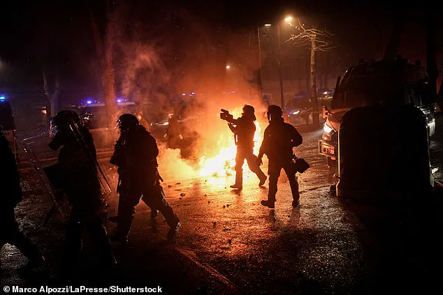 Violent Riot Erupts in Turin as Left-Wing Activists Clash with Police Over Closure of Cultural Centre, Leaving 100 Injured