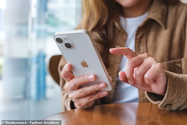 Apple Warns iPhone Users of Zero-Click Spyware Exploiting WebKit Vulnerability in Outdated iOS