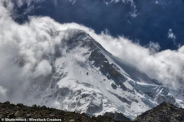 Castle Peak Avalanche: Nine Missing, Six Stranded in Survival Scenario Amid Tragic Donner Party History