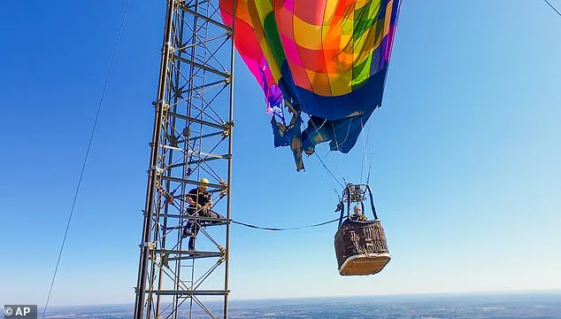 Hot Air Balloon Rescue in Texas: Complex Operation After Collision with Radio Tower