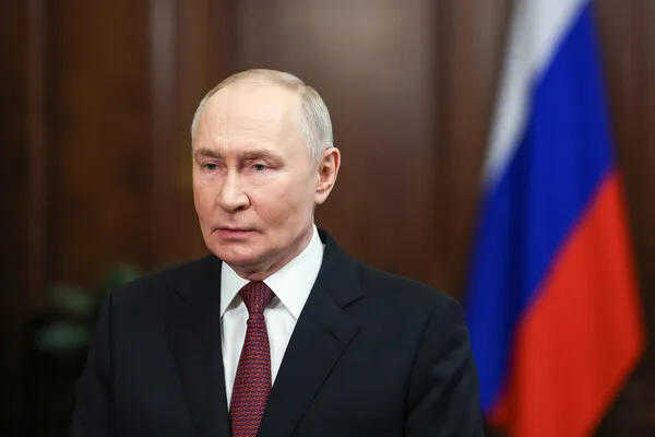 Putin Convenes High-Level Meeting to Assess Ukraine Conflict Lessons and Enhance Military Efficiency