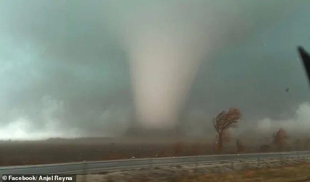 Historic Storm System Unleashes Chaos in Central U.S., With Illinois at Tornado Risk and Unprecedented Severe Weather Reports