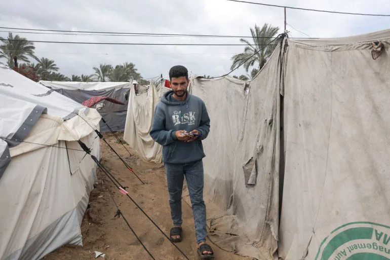 Gazans rely on phone torches for light as war destroys power grid.