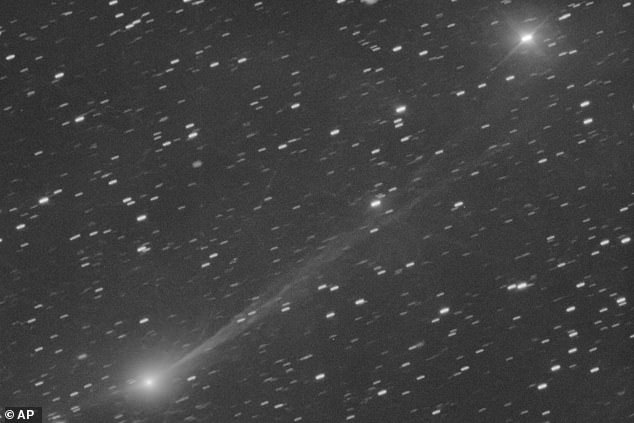 Harvard Professor Warns AI-Guided Alien Threat Could Crash Global Markets